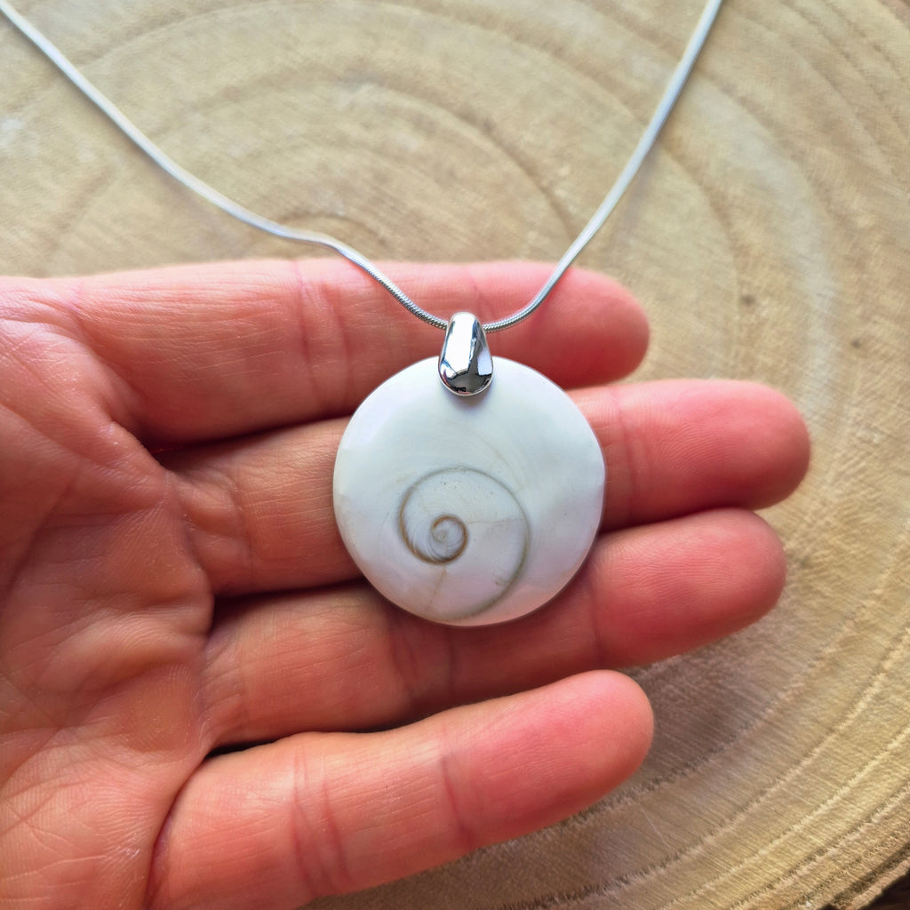 Collier en Œil de Sainte Lucie – bijou porte-bonheur en acier inoxydable, symbole de lumière et de protection