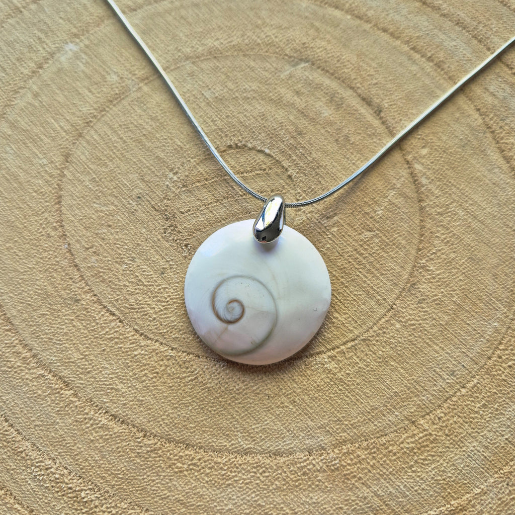 Collier en Œil de Sainte Lucie – bijou porte-bonheur en acier inoxydable, symbole de lumière et de protection