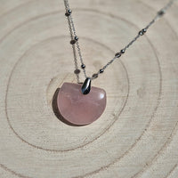 Collier Demi-Cerle en Quartz Rose