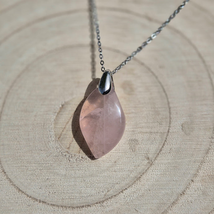 Collier Feuille en Quartz Rose