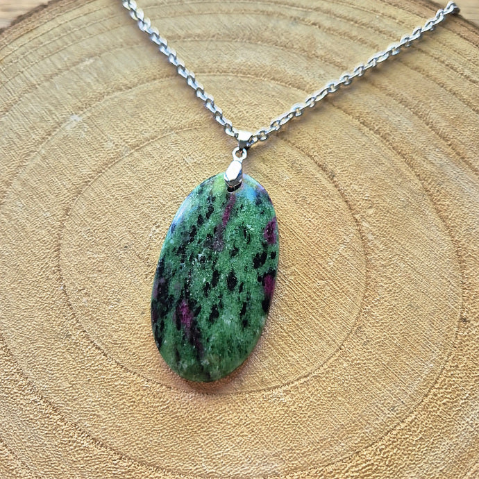 Collier en Rubis Zoïsite – pendentif en pierre naturelle sur chaîne acier inoxydable, bijou vibrant et équilibrant