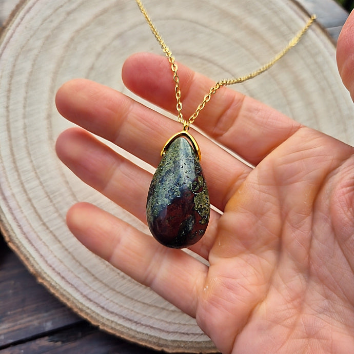 Collier Goutte Sautoir Pierre en Jaspe Sang de Dragon