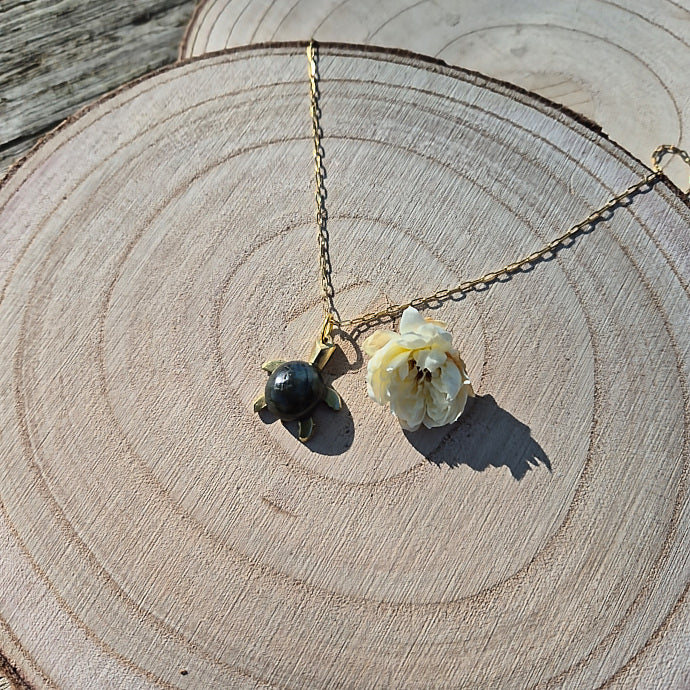 Collier Tortue en Labradorite de Madagascar