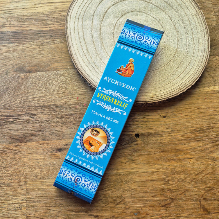Boîte d’encens ayurvédique Stress Relief, au parfum relaxant et équilibrant. Idéal pour apaiser le mental, réduire le stress et créer une atmosphère de détente et de sérénité.