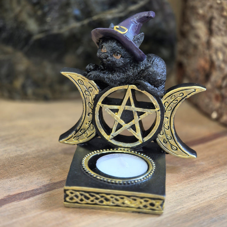 Bougeoir en résine Chat de sorcière au chapeau violet – 10,5x8,5x12,7 cm, symbole de protection et de magie.