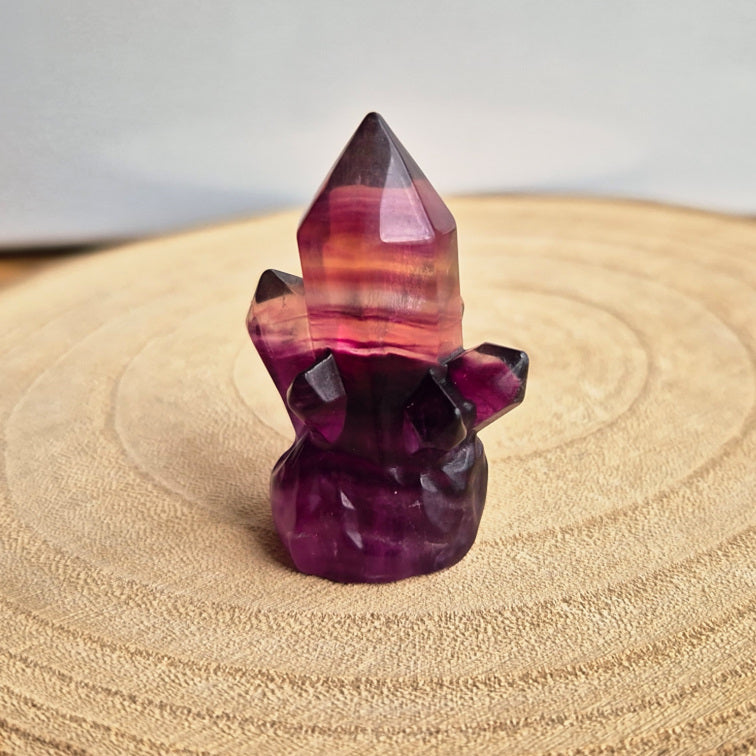 Figurine cristaux sculptée en fluorite violette naturelle, pierre décorative d’apaisement et de clarté
