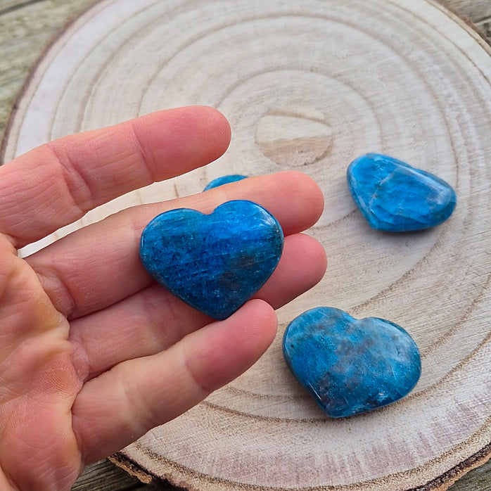 Galet Coeur d'Apatite Bleue de Madagascar