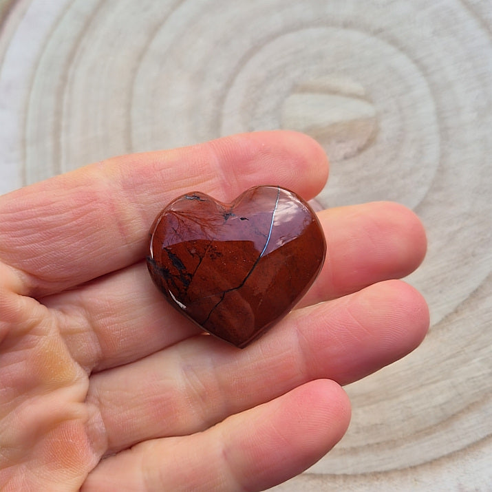 Galet Coeur en Jaspe Rouge
