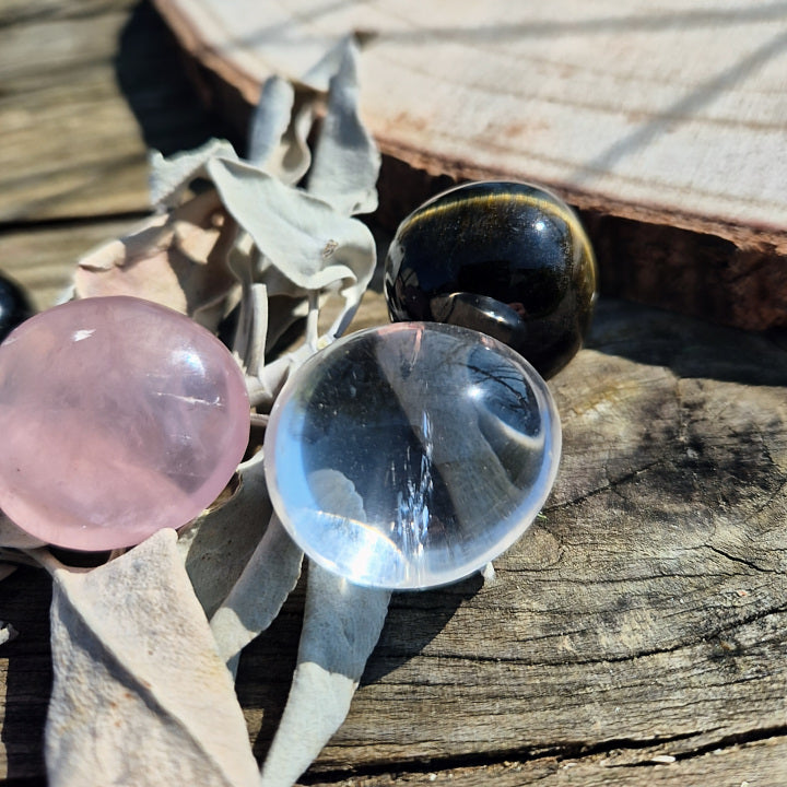 kit lithothérapie débutant avec pierres naturelles quartz rose améthyste œil de tigre tourmaline noire cristal de roche