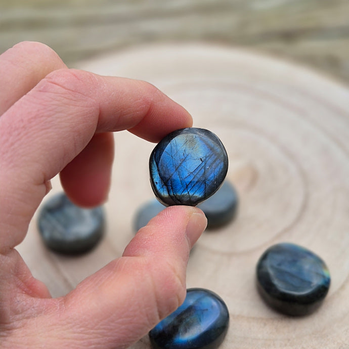 Petit Galet en Labradorite Bleue de Madagascar