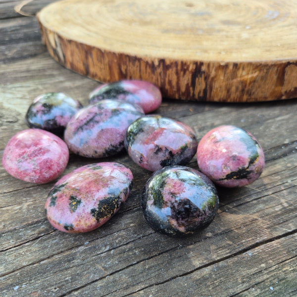 Galet de Rhodonite de Madagascar