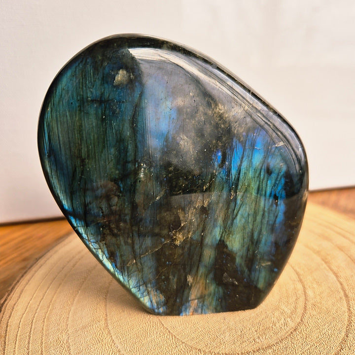 Pièce à poser en labradorite naturelle de Madagascar avec irisations, pierre de protection de 700 à 900 g