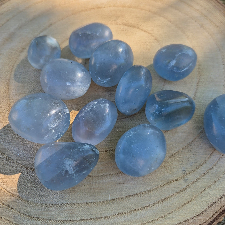 Pierre roulée en Célestine bleue de Madagascar, environ 2 cm, pierre éthique et apaisante.