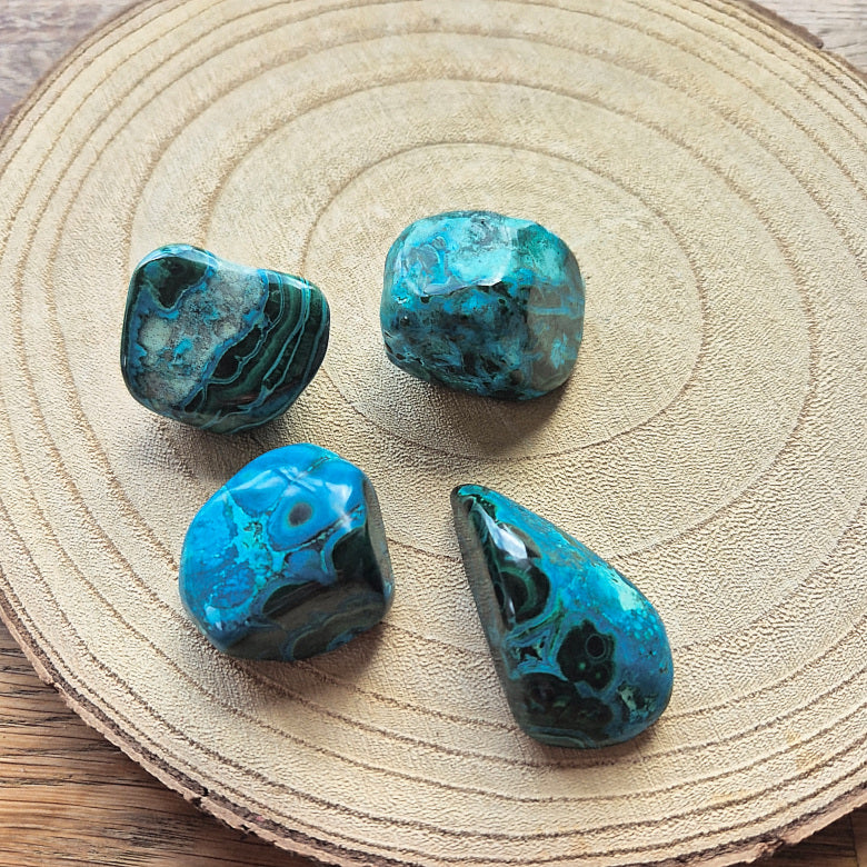 Pierre roulée en chrysocolle bleu vert naturelle – 3 à 3,5 cm.