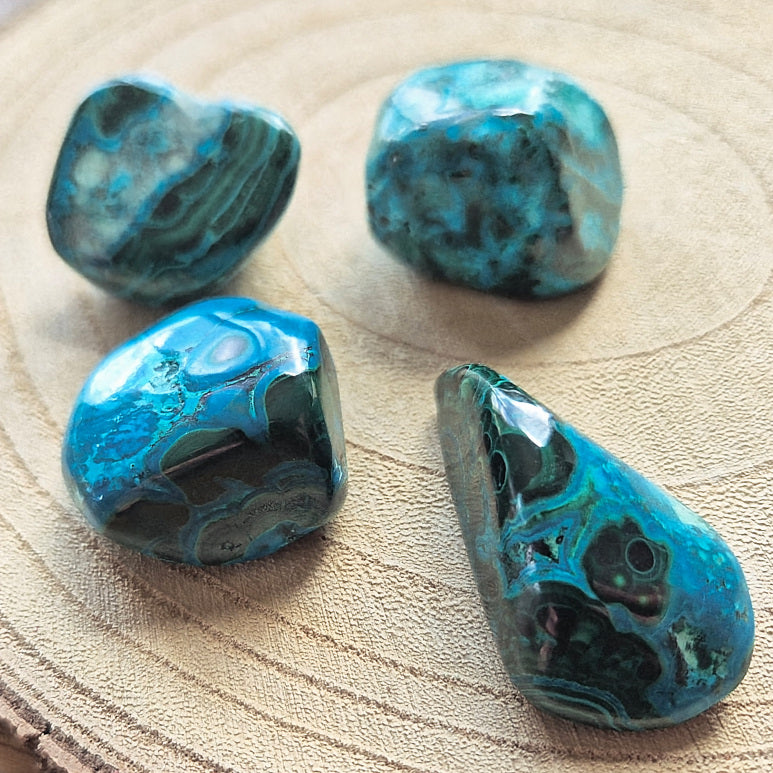 Pierre roulée en chrysocolle bleu vert naturelle – 3 à 3,5 cm.