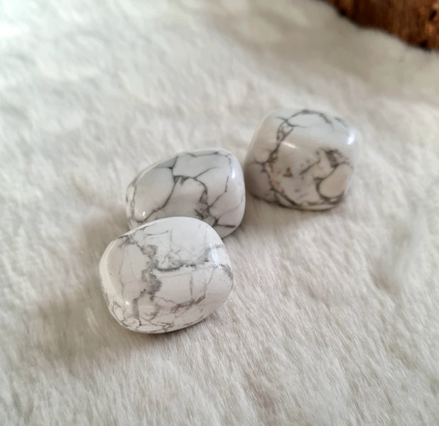 pierre roulée howlite