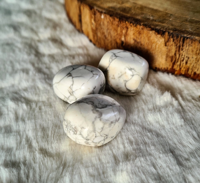 pierre roulée howlite