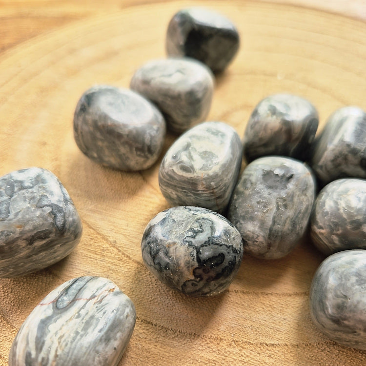 Pierre roulée en jaspe cartographié – pierre d’ancrage, de sagesse et de stabilité intérieure