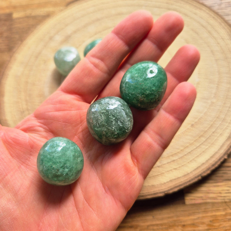 Pierre roulée en aventurine verte – pierre de chance, d’apaisement et d’ouverture du cœur