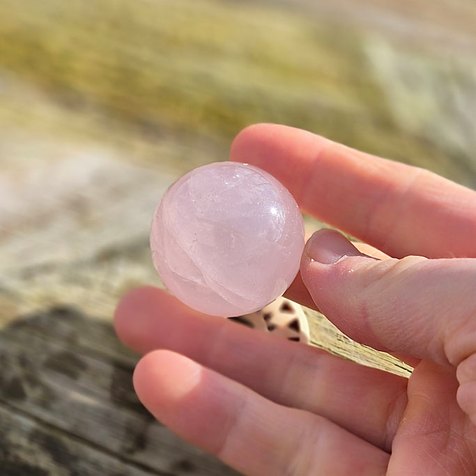 Figurine Sphère en Quartz Rose