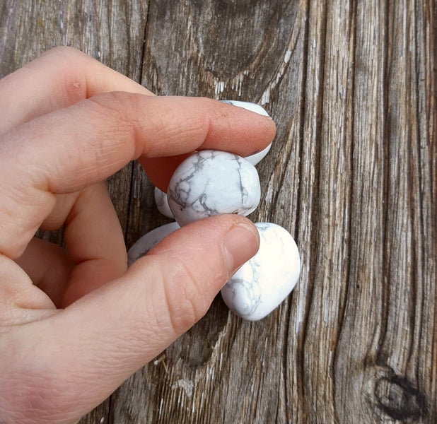 pierre roulée howlite