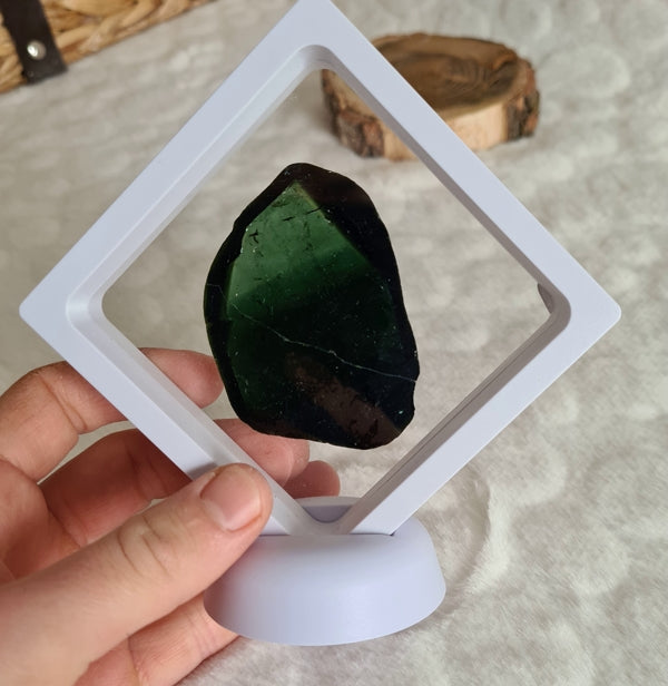 Tourmaline liddicoatite avec socle