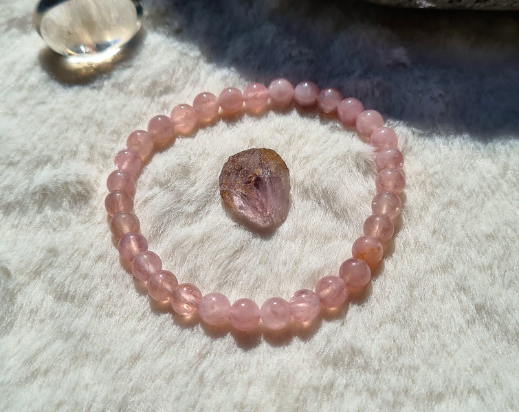 bracelet création en quartz rose  de madagascar