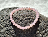 bracelet création en quartz rose  de madagascar