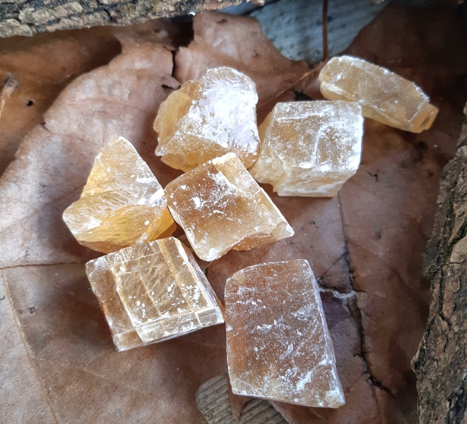 Pierre brute calcite miel