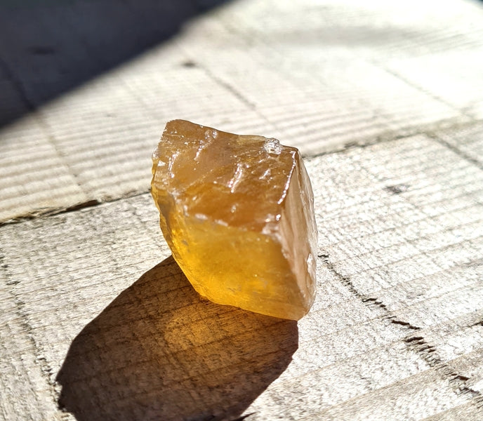 Pierre brute calcite miel