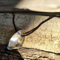 collier pierre percée en cristal de roche