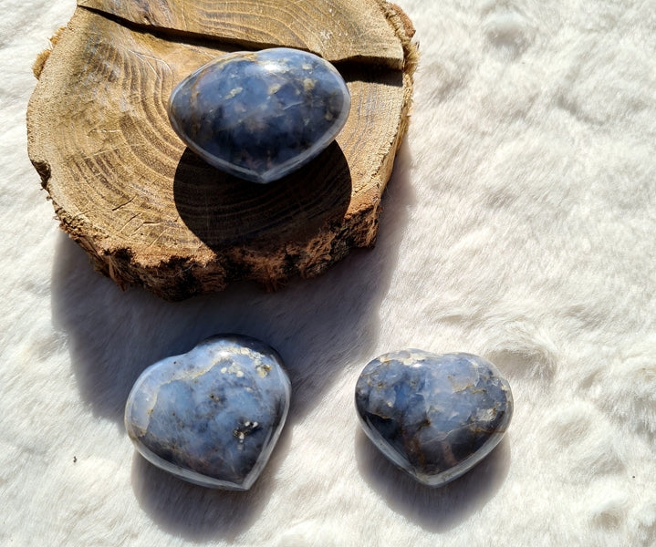 galet coeur en opale bleue qualité a+