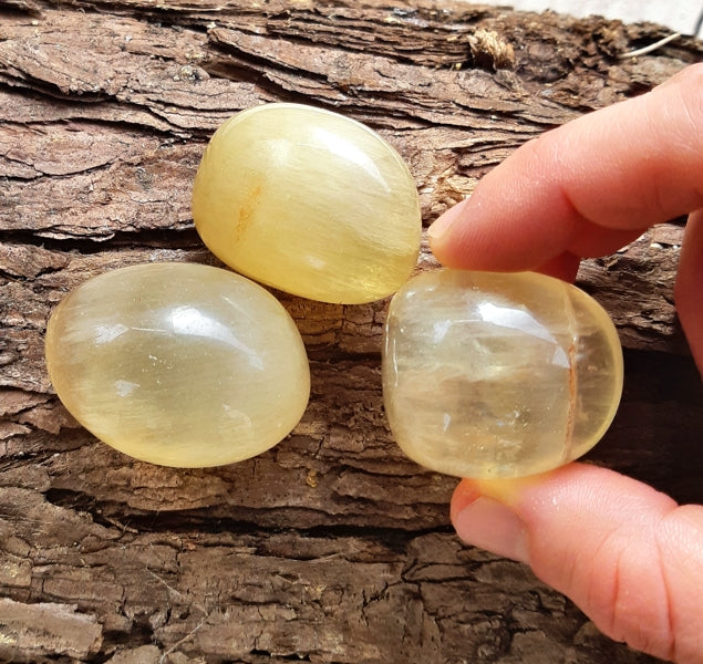 Pierre roulée "galet" fluorite jaune
