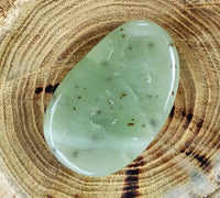 Galet de jade vert ou jadéite