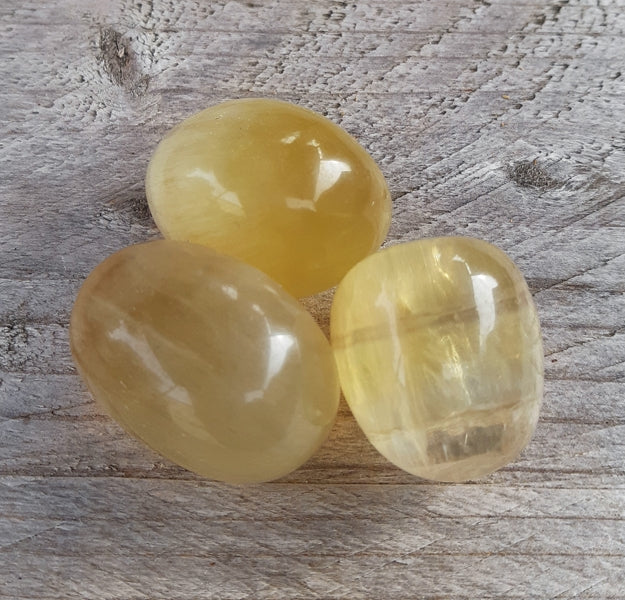 Pierre roulée "galet" fluorite jaune