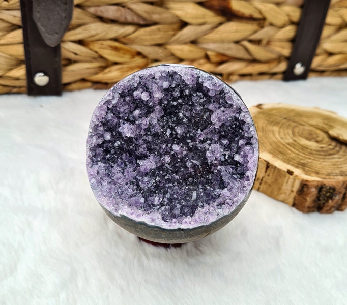 géode sphérique d'amethyste d'uruguay