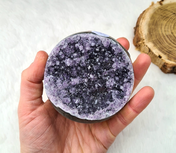 géode sphérique d'amethyste d'uruguay