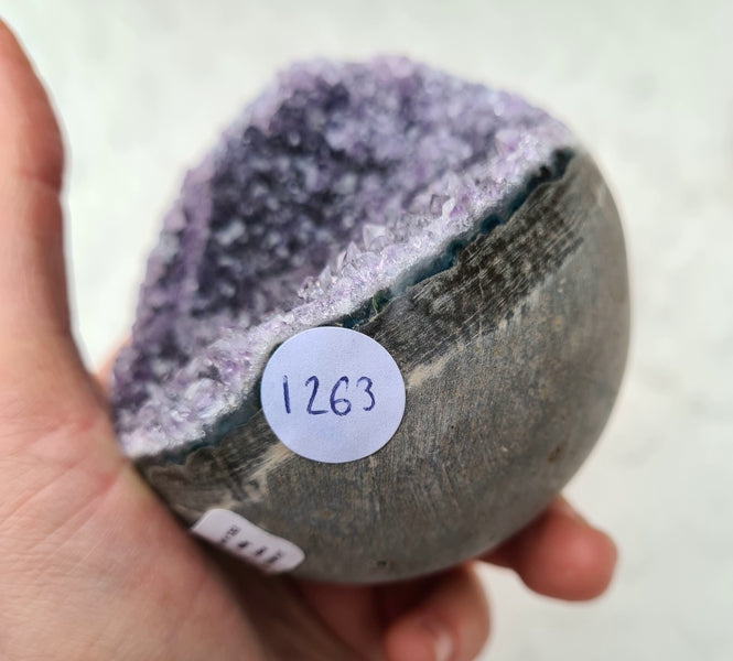 géode sphérique d'amethyste d'uruguay