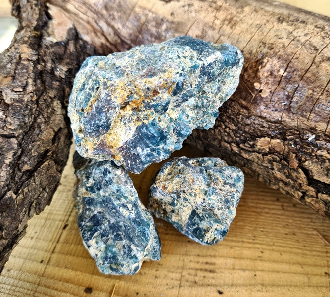 Pierre brute apatite bleue