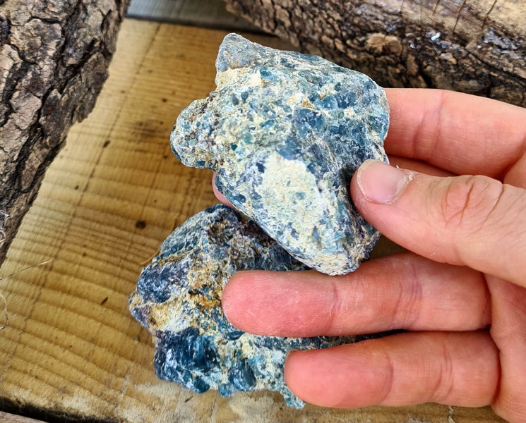 Pierre brute apatite bleue