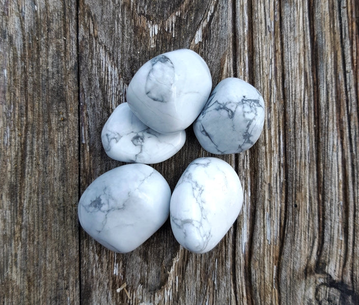 pierre roulée howlite