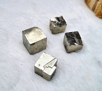 pierre brute pyrite cubique
