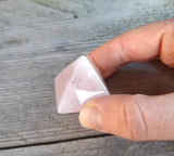 mini pyramide en quartz rose