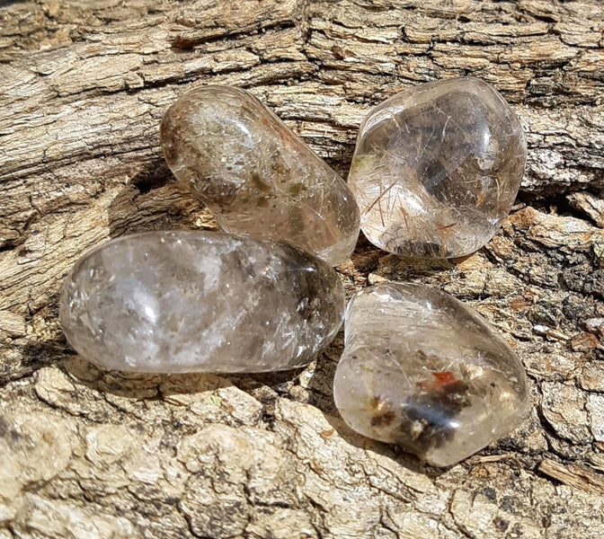 Pierre roulée quartz rutile inclusion mica